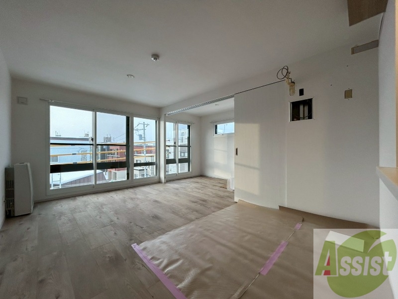 居室・リビング　広くてキレイなお部屋が広がっていて、充実した生活が送れそう。