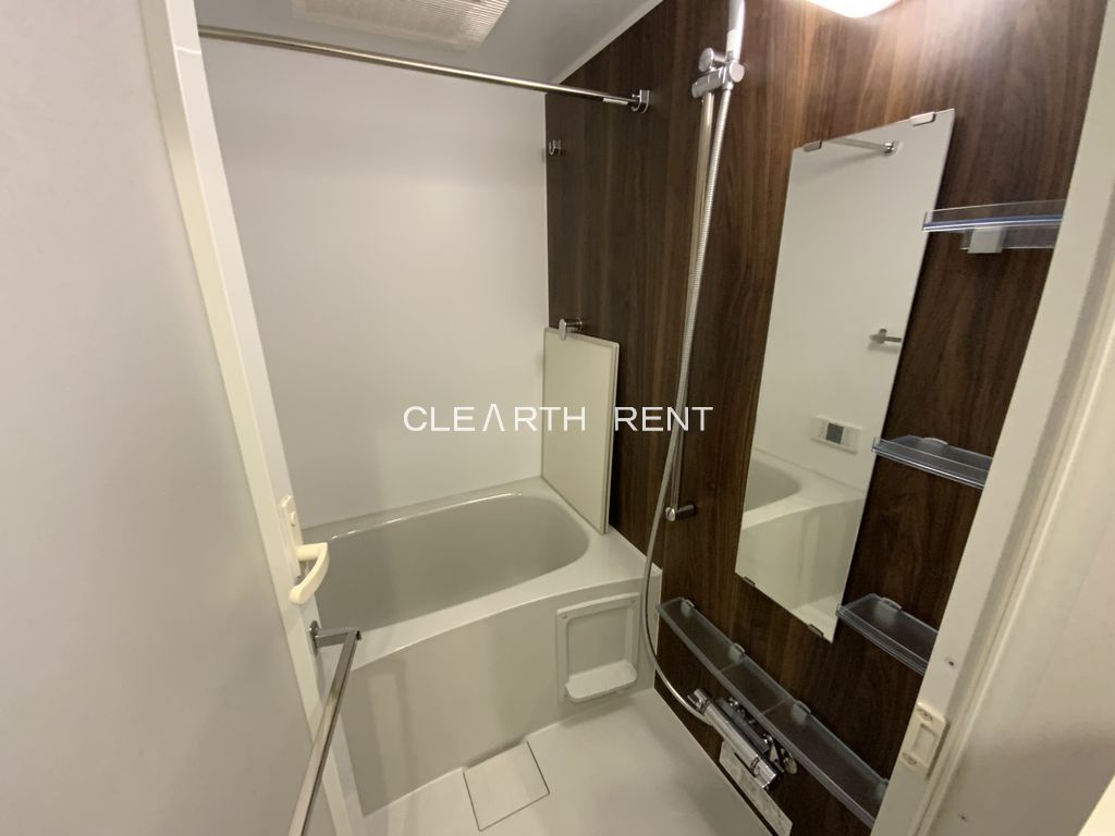 バス・シャワールーム　カビや汚れを防ぐ24時間換気機能付浴室乾燥機