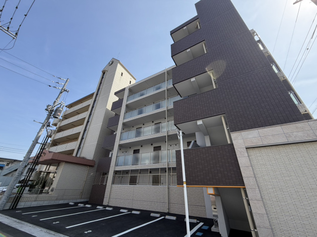 コンビニ　ファミリーマート岡山奥田本町店（コンビニ）まで201m