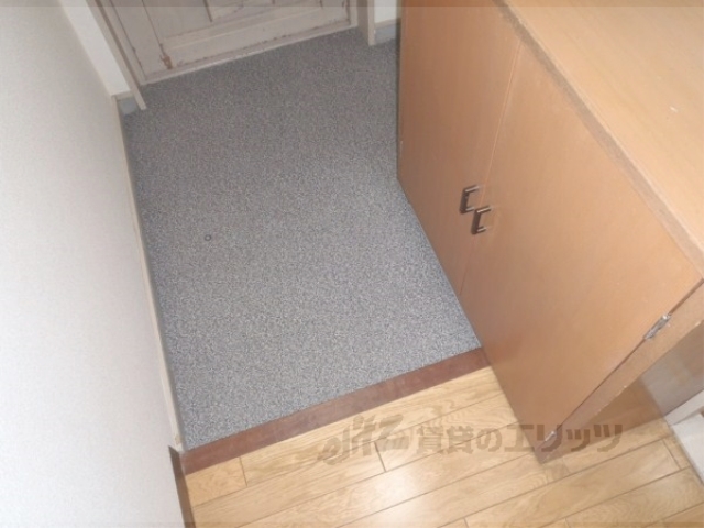 玄関　玄関もせまくありません