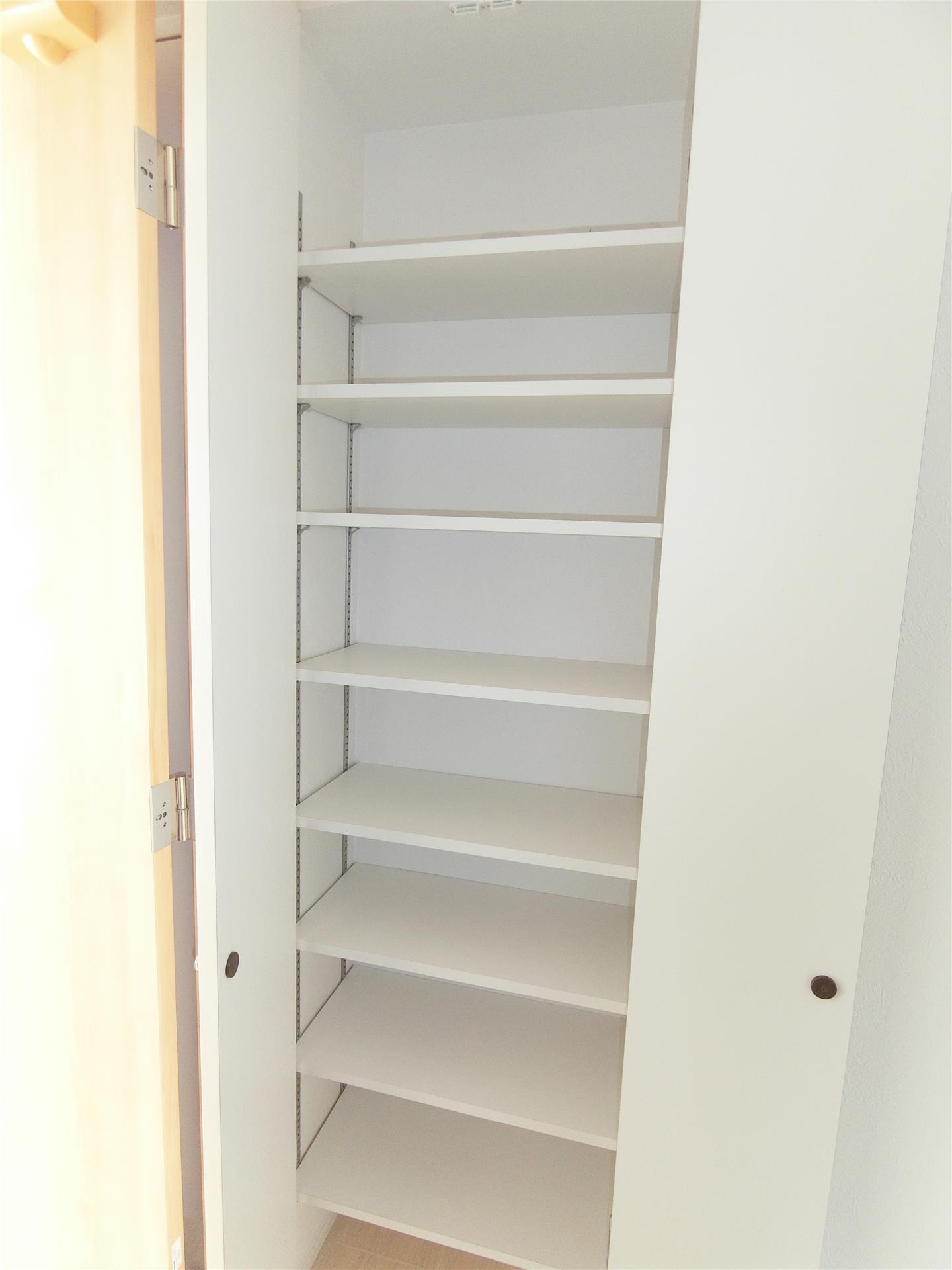 玄関　玄関にはトールタイプのシューズボックス付き♪（同仕様画像）