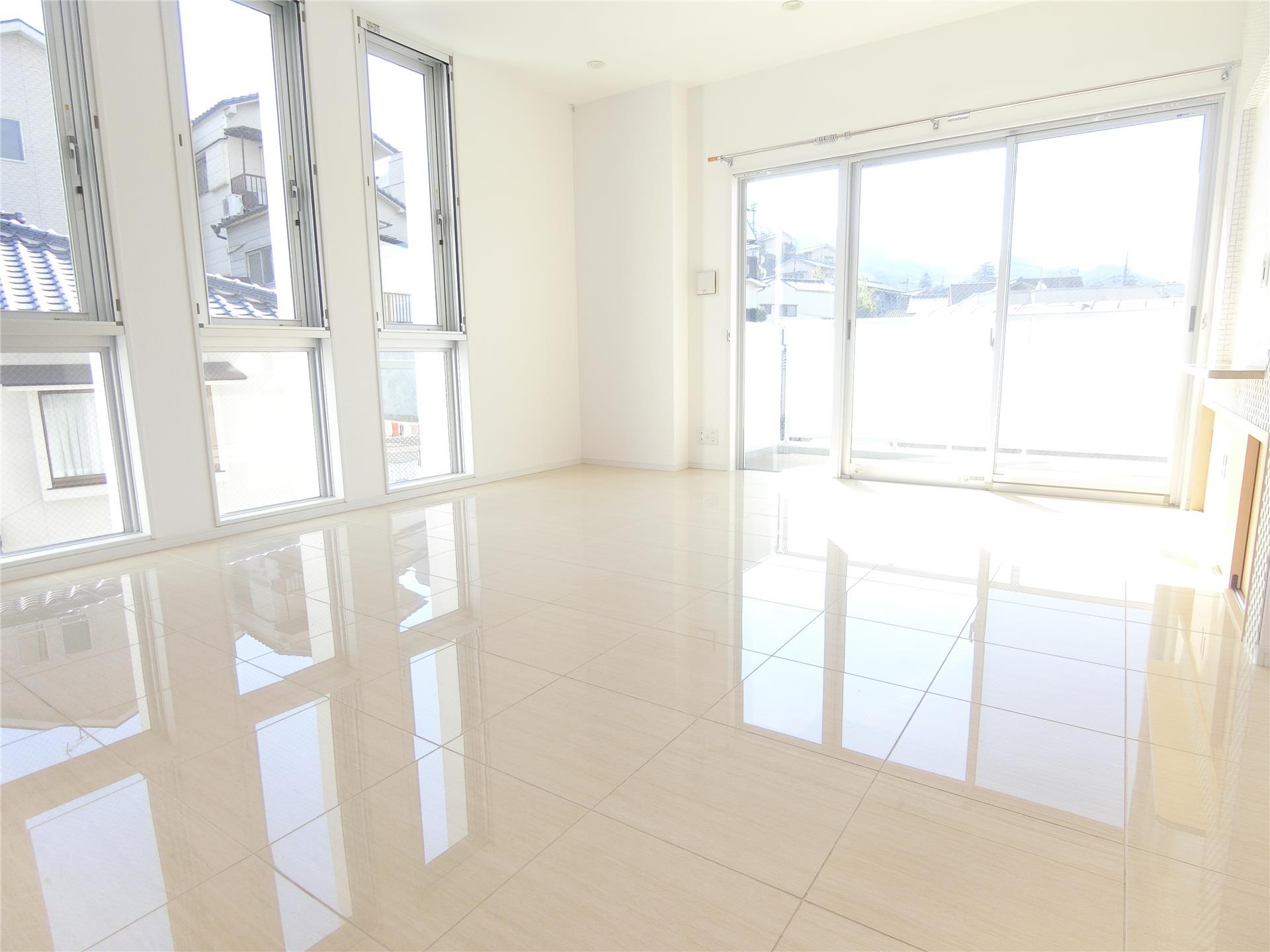 居室・リビング　3面採光で明るいLDK14帖♪（同仕様画像）