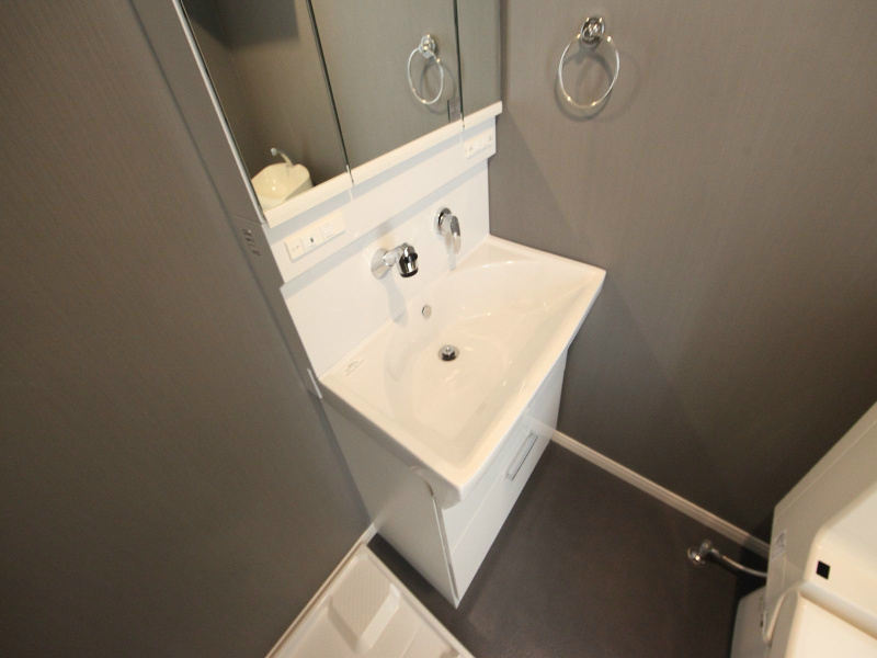 洗面設備　脱衣所　独立洗面台（シャンプードレッサー）洗濯機用意できます