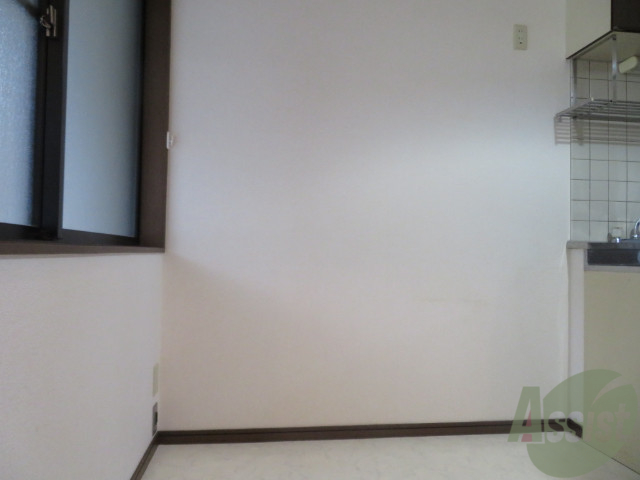 玄関　冷蔵庫の置けるスペースも広いので嬉しいですよね。