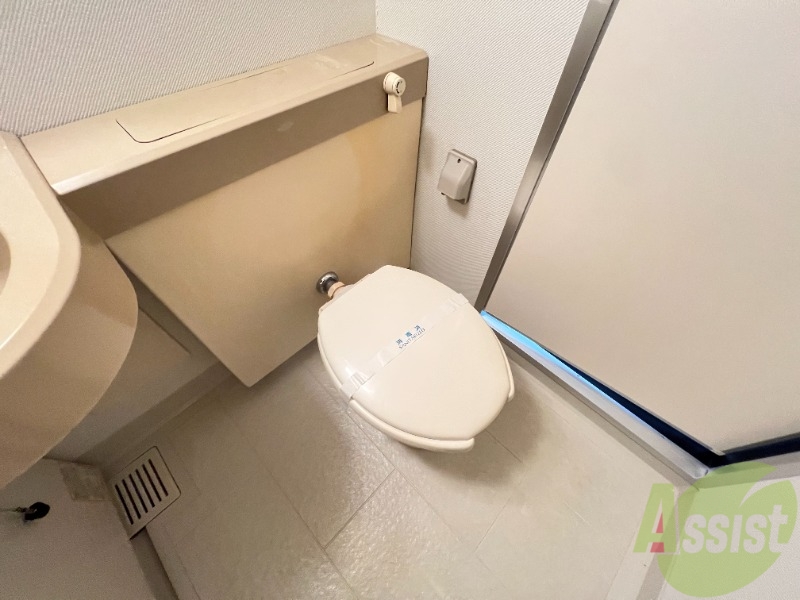 トイレ　清潔感のあるコンパクトなトイレスペースで、快適