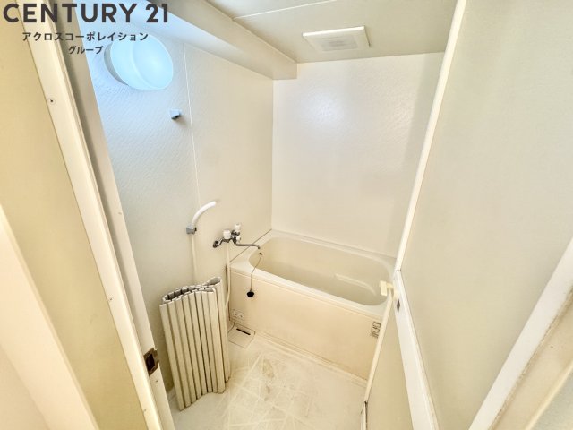 バス・シャワールーム　シンプルな浴室