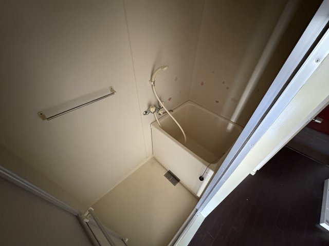 バス・シャワールーム　落ち着いた空間のお風呂です