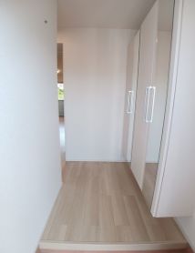 玄関　※同タイプ写真になります
