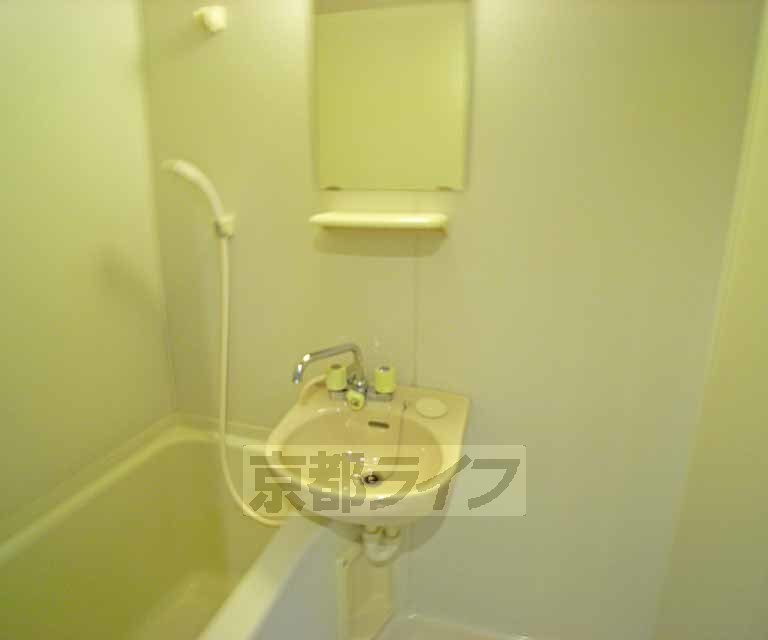 洗面設備　清潔感良好です。