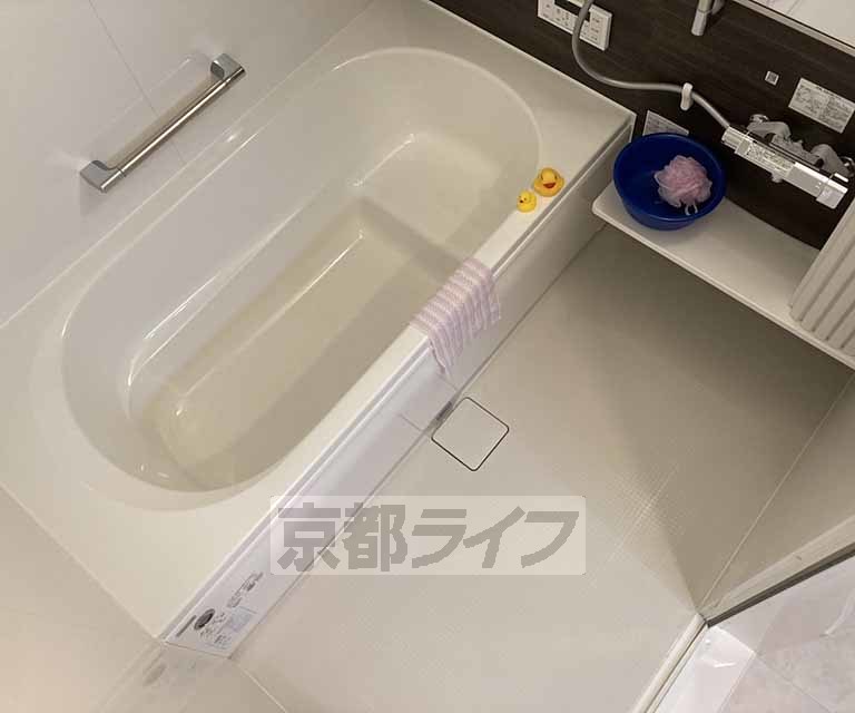 バス・シャワールーム　足がゆったりとのばせるお風呂です！