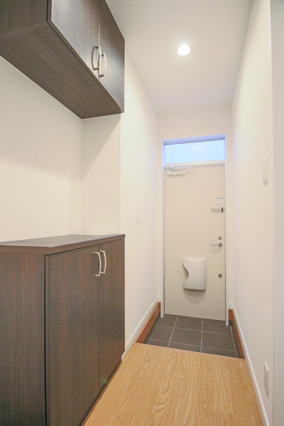 玄関　同じ敷地内の別の部屋