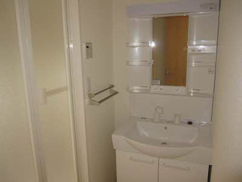 洗面設備　同一間取り反転タイプの写真です。