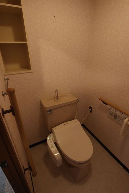 トイレ　温水洗浄便座