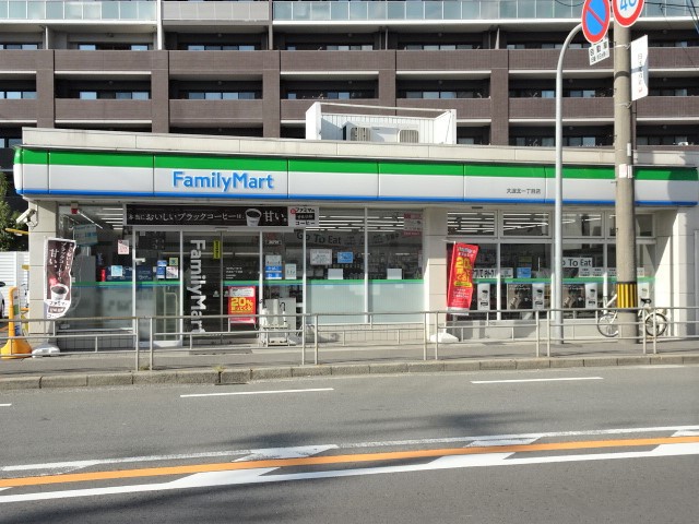 コンビニ　ファミリーマート（コンビニ）まで3947m