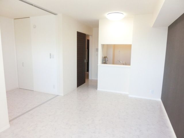 居室・リビング　明るく開放感のあるリビング。