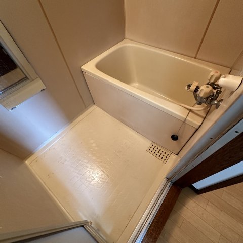 バス・シャワールーム　落ち着いた空間のお風呂です