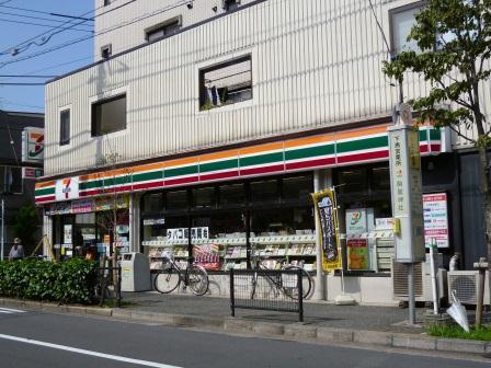 コンビニ　セブンイレブン下馬1丁目店（コンビニ）まで96m
