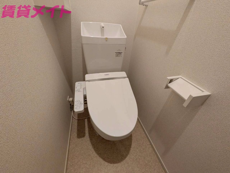 トイレ　同物件別室反転タイプ画像