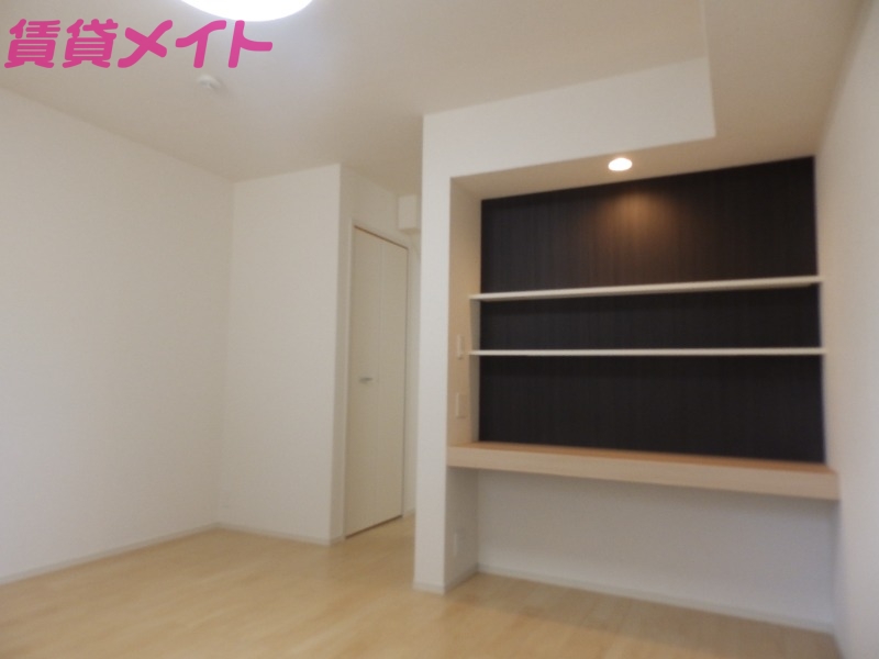 居室・リビング　同物件別室反転タイプ画像