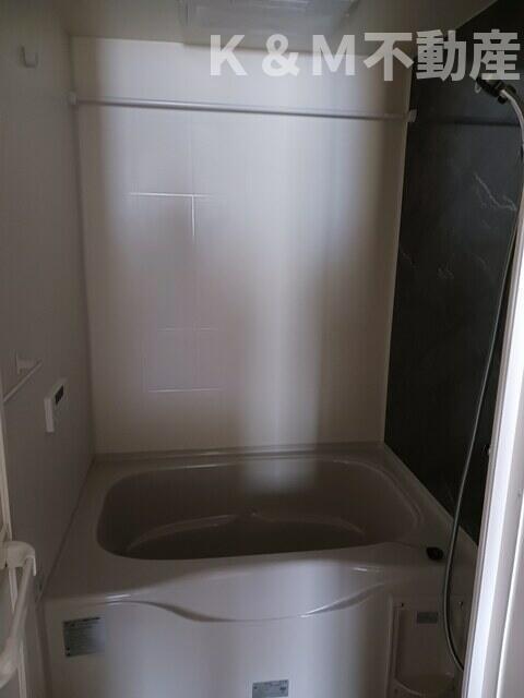 バス・シャワールーム　コンパクトで使いやすいお風呂です