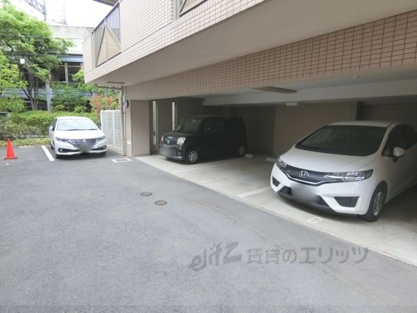 駐車場　駐車場