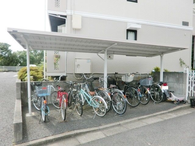 その他　屋根付きの駐輪場です
