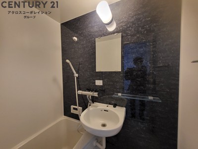 洗面設備　浴室内に洗面台があります