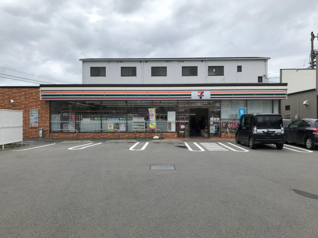コンビニ　セブンイレブン松山鷹ノ子店（コンビニ）まで550m