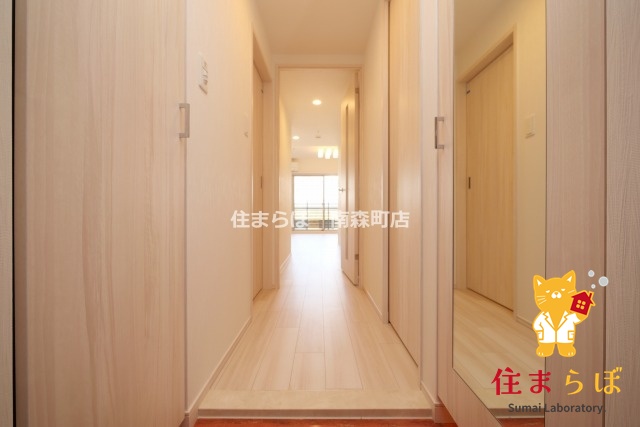 玄関　「気になったら、LINEで気軽に相談できますよ。」