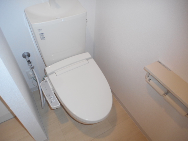 トイレ　温水洗浄便座
