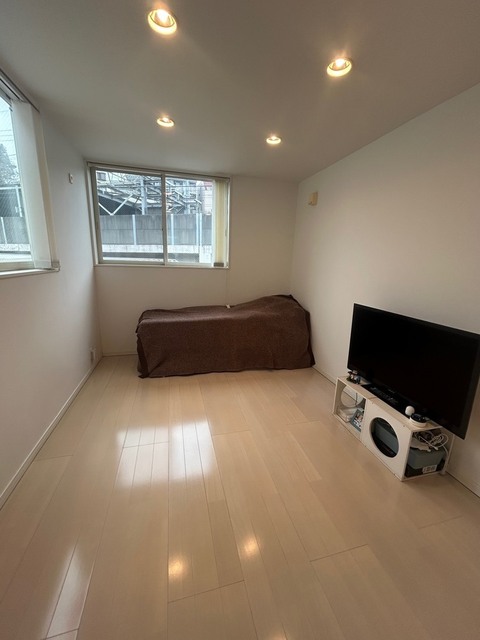 居室・リビング　＊入居中の写真のため家具・家電・備品等は撤去いたします。