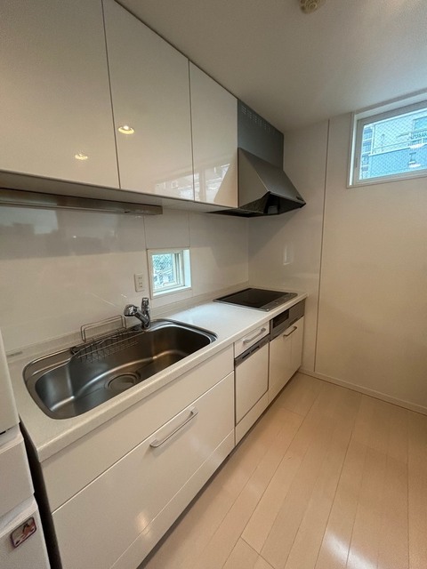 キッチン　＊入居中の写真のため家具・家電・備品等は撤去いたします。