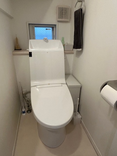 トイレ　＊入居中の写真のため家具・家電・備品等は撤去いたします。