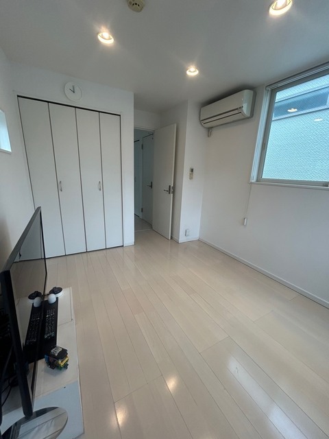 居室・リビング　＊入居中の写真のため家具・家電・備品等は撤去いたします。