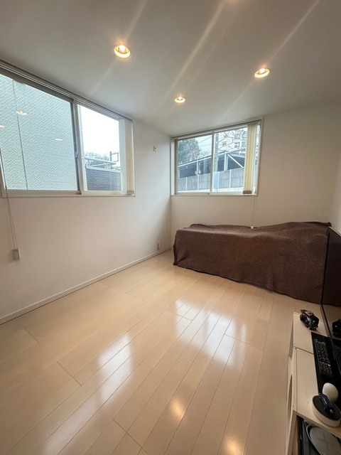 居室・リビング　＊入居中の写真のため家具・家電・備品等は撤去いたします。