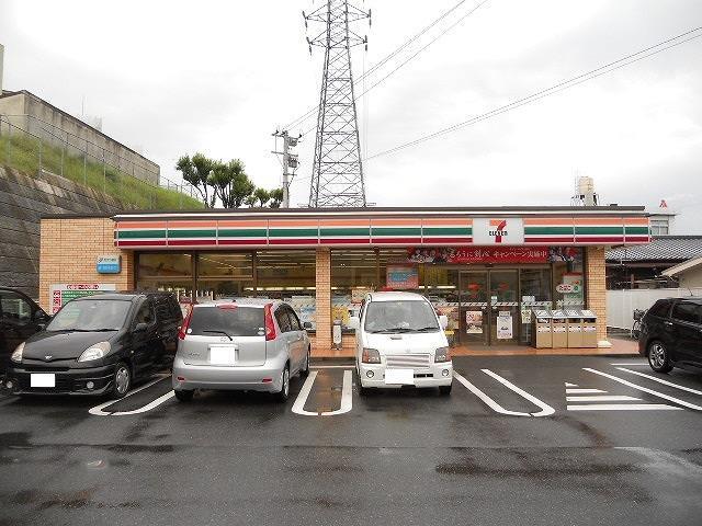 コンビニ　セブンイレブン八幡青山2丁目店（コンビニ）まで380m