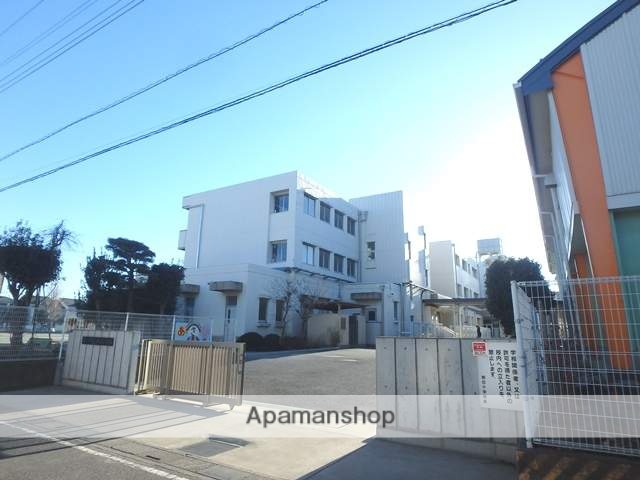 小学校　桶川市立朝日小学校（小学校）まで282m