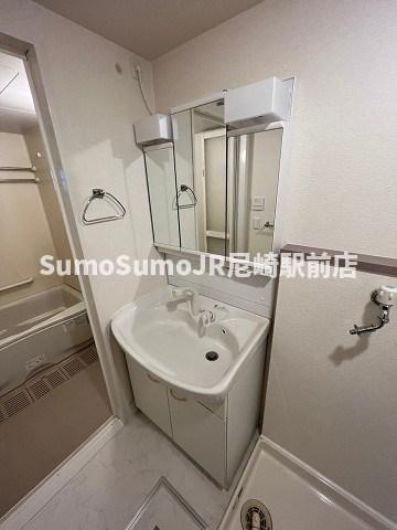 洗面設備　独立洗面台あり、毎朝おしゃれに忙しい女性の方におすすめです