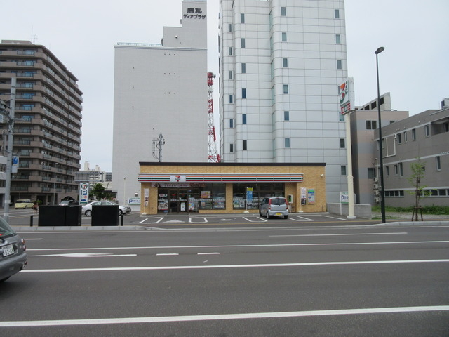 コンビニ　セブンイレブン札幌北5条店（コンビニ）まで259m
