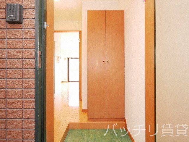 玄関　同型タイプの為現状優先