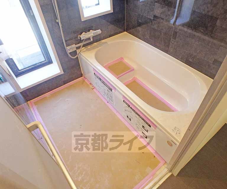 バス・シャワールーム　ゆったり浸かれるお風呂です。