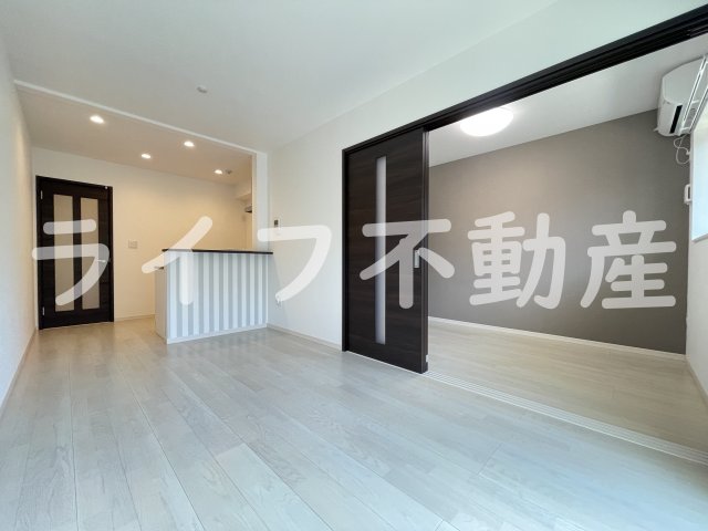 居室・リビング　こちらの居間で趣味の時間をお楽しみください