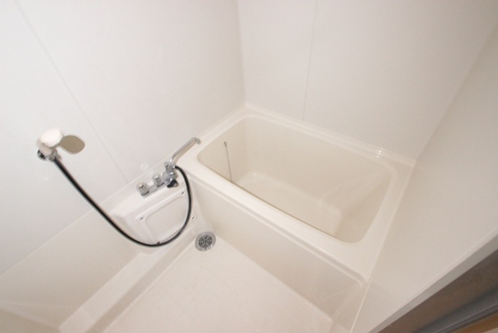 バス・シャワールーム　※別部屋の写真です