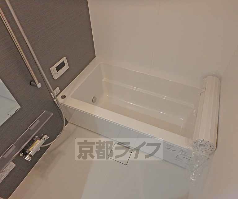 バス・シャワールーム　ゆったりしたバスルームです