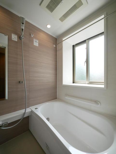 バス・シャワールーム　※写真は同タイプ住戸です。