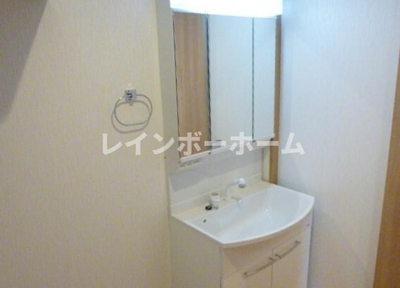 洗面設備　コンパクトで使いやすい洗面所