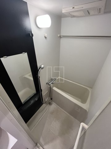 バス・シャワールーム　エスリード難波レジデンス　浴室