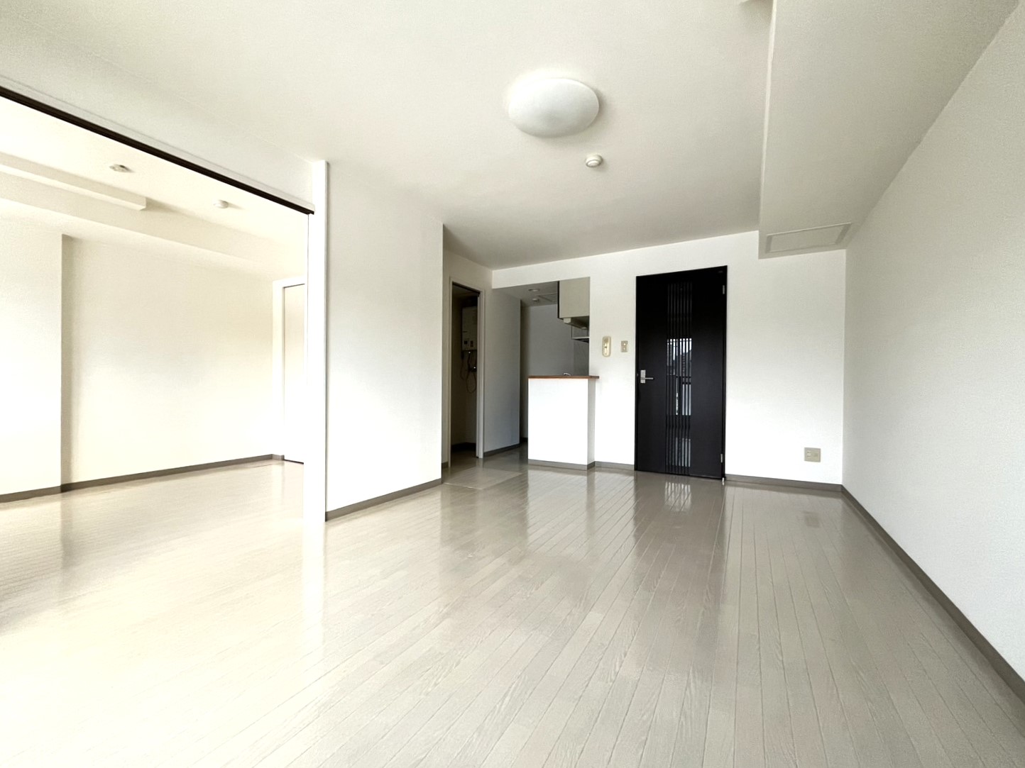 居室・リビング　※他号室のお写真です