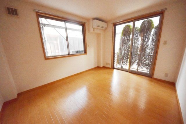 居室・リビング　★角部屋なので二面採光になっています★