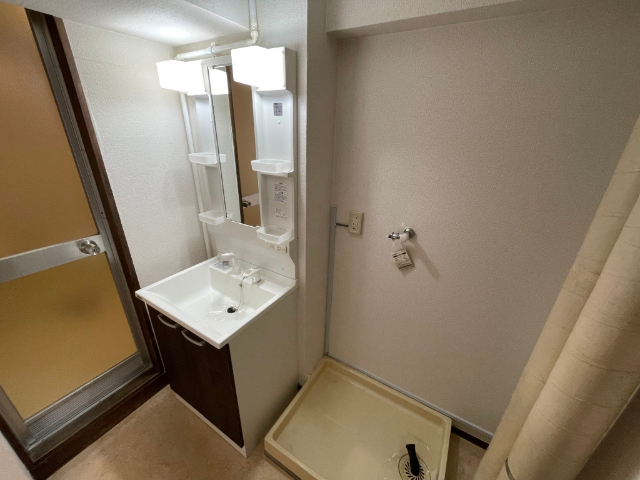 洗面設備　シャワー付き洗面台